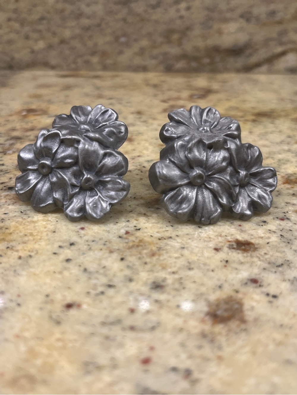 Pair of Country Curtain Floral Pushpin Curtain Holdbacks - Pewter